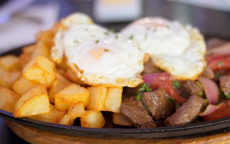 lomo-saltado-fried-eggs