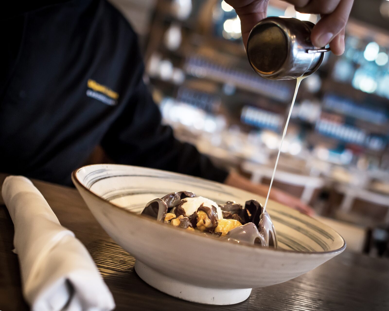 Miami Restaurant, Pisco y Nazca serves this crazy Chocolate Dome dessert that they melt with warm white chocolate sauce to reveal vanilla ice cream, candied chocolate, and caramel popcorn inside. Amazing! Click to read about their other dishes on the menu or pin to save for later!