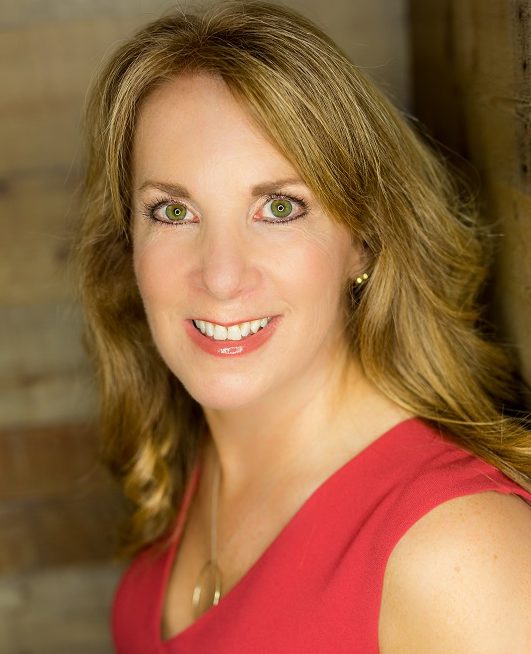 Karen Talavera speaks about email marketing for bloggers.