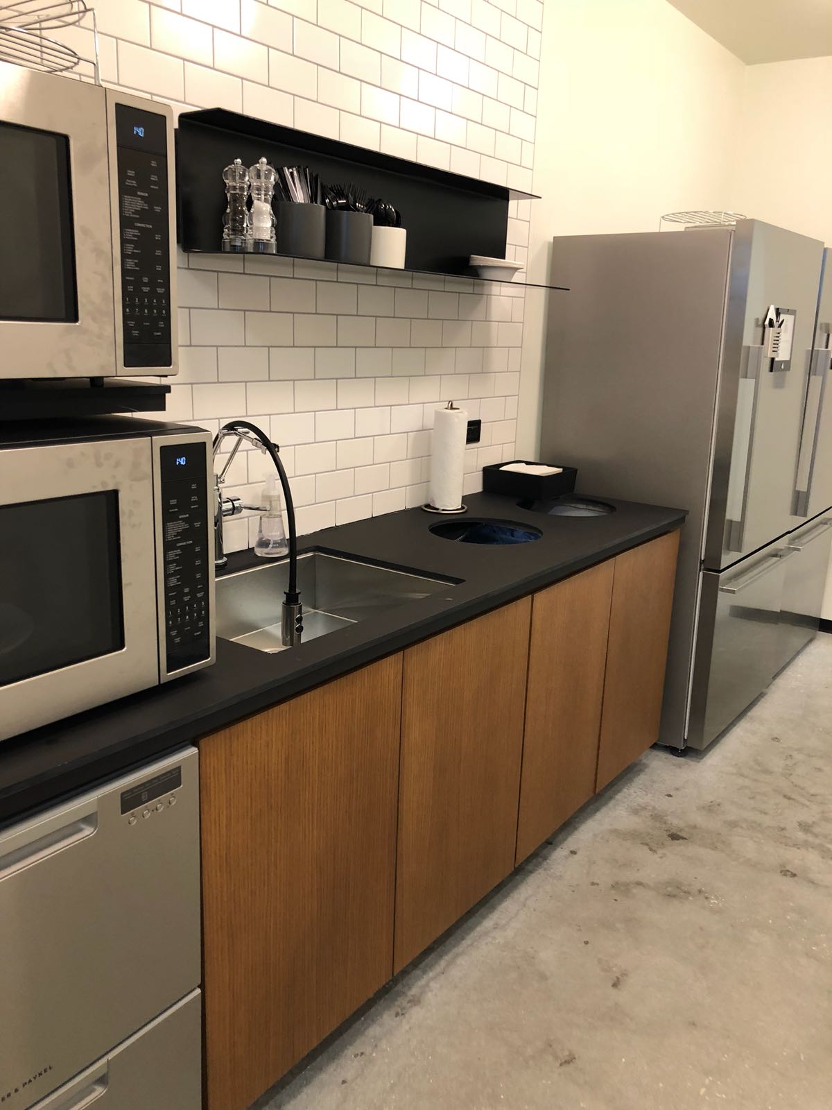 Orlando Bloggers June 2018 Meetup Industrious Orlando shared kitchen area