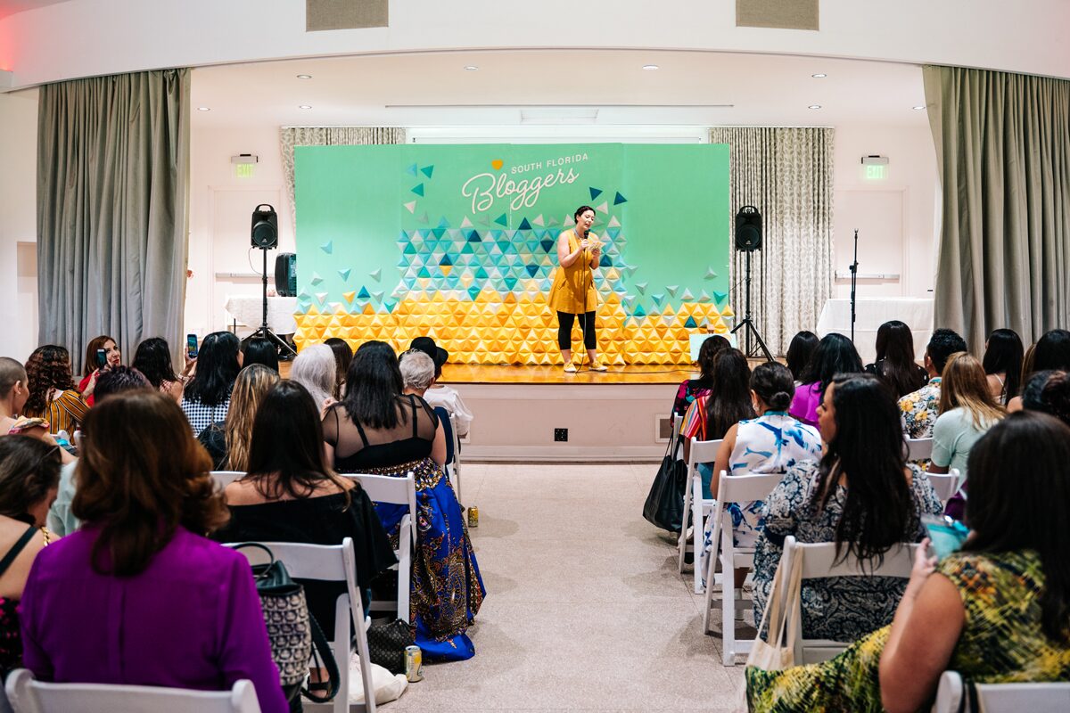 Top Miami Bloggers 2018 - South Florida Blogger Awards - The Blogger Union founder Paola Mendez Origami backdrop by Dapper Animals