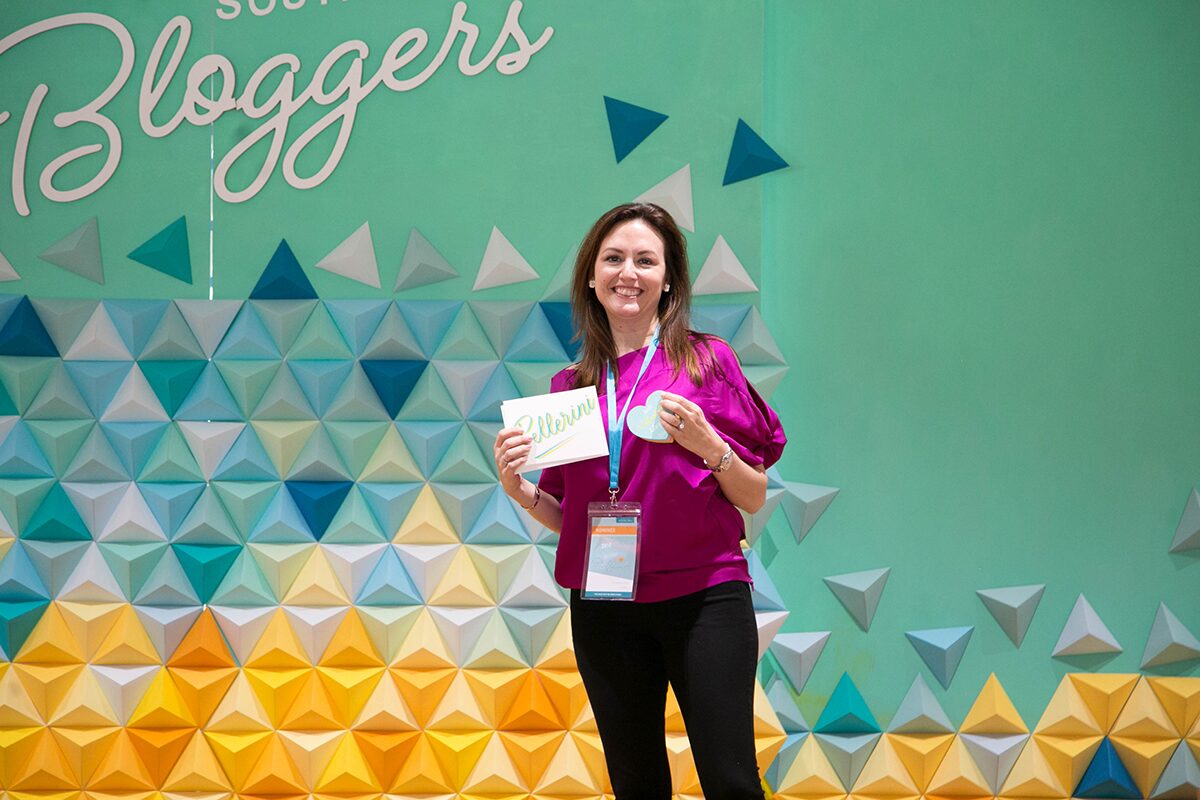Top Miami Bloggers 2018 - South Florida Blogger Awards - Best Lifestyle Blogger Finalist. Origami backdrop by Dapper Animals