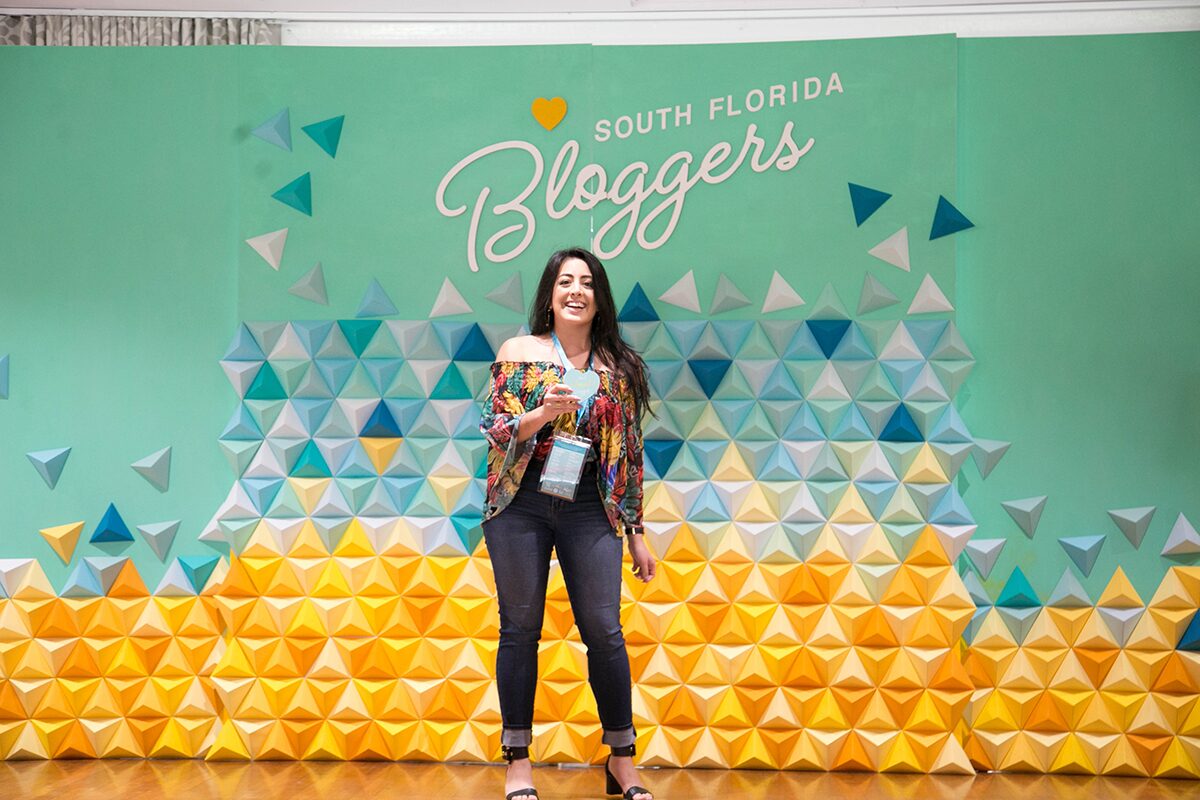 Top Miami Bloggers 2018 - South Florida Blogger Awards - Best Local Blogger Finalist. Origami backdrop by Dapper Animals